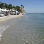 Dias *